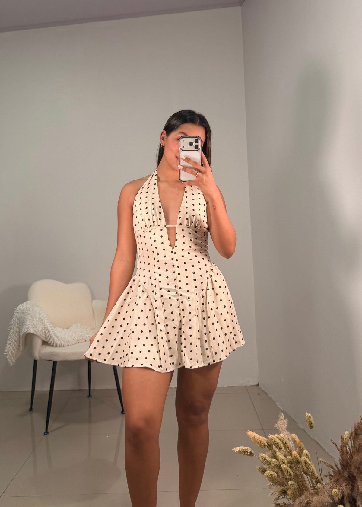Vestido crema corto de puntos