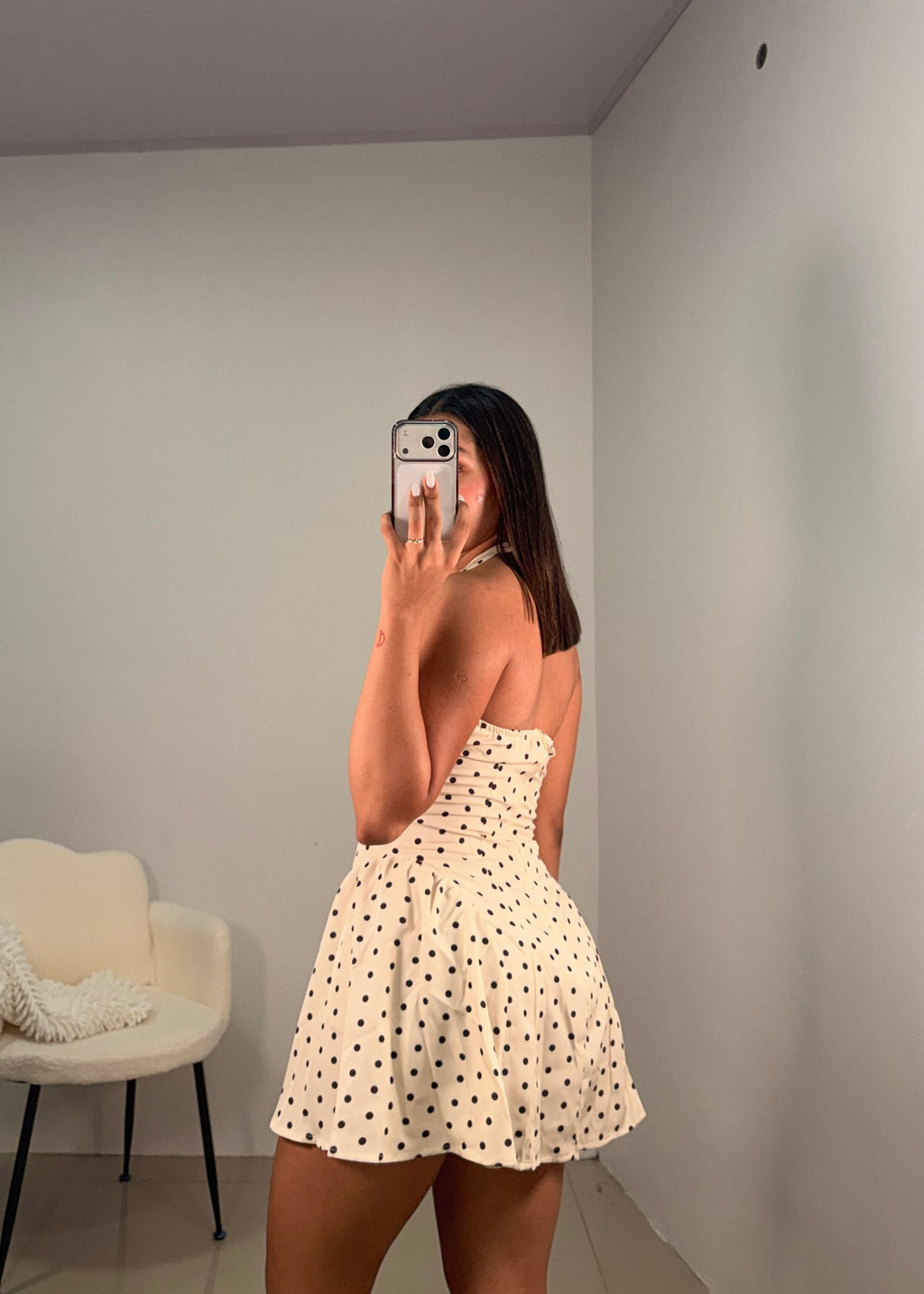 Vestido crema corto de puntos