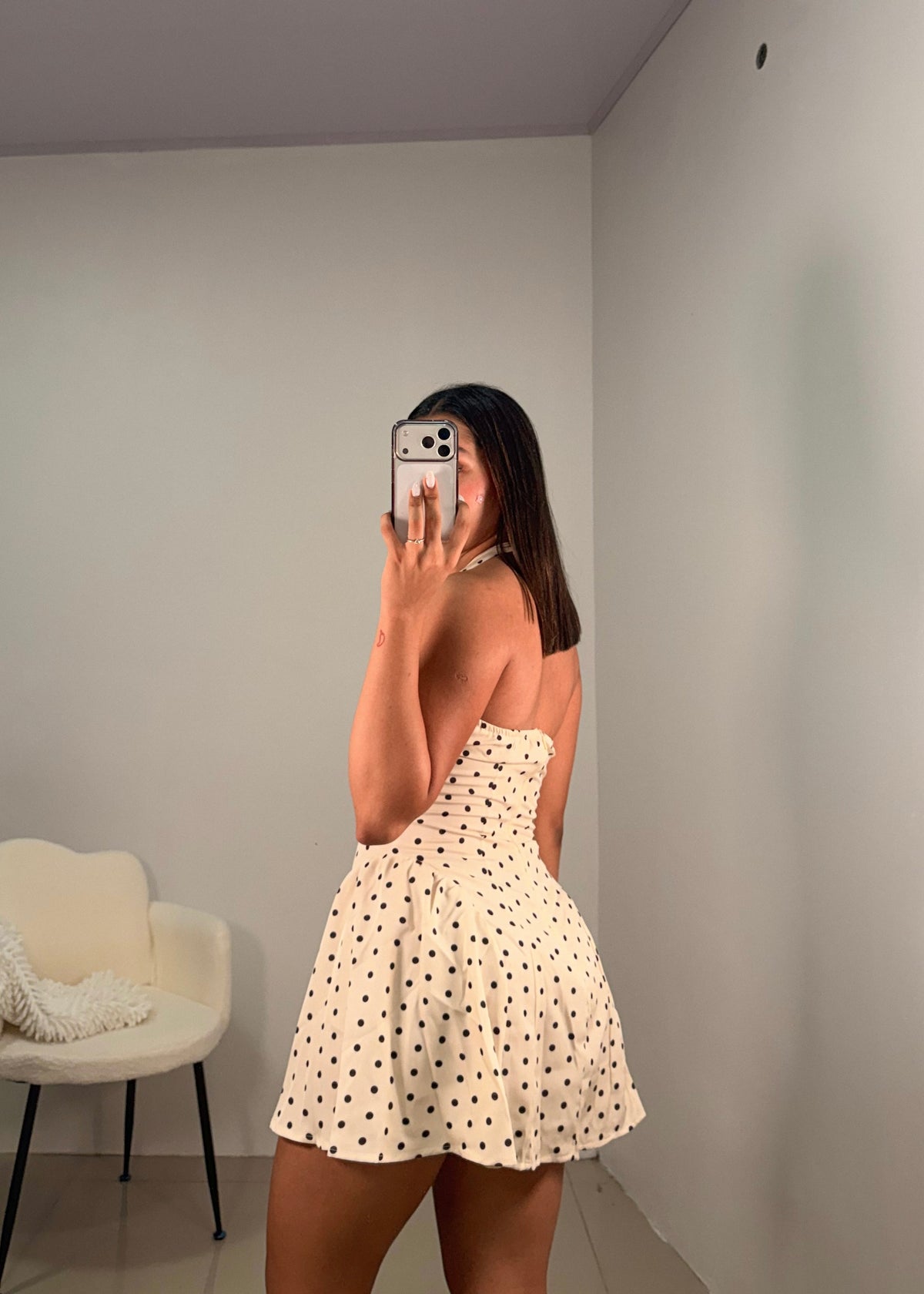 Vestido crema corto de puntos