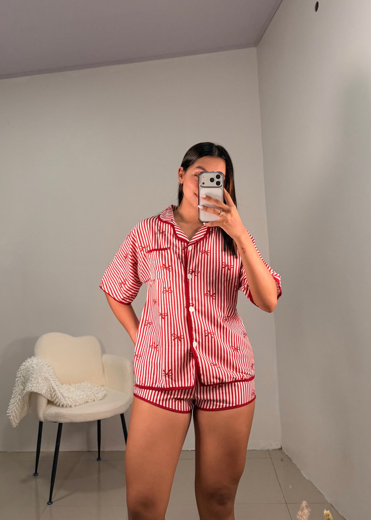 Pijama roja con lazos