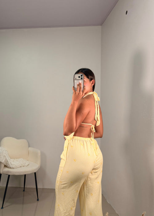 Set amarillo con pantalón