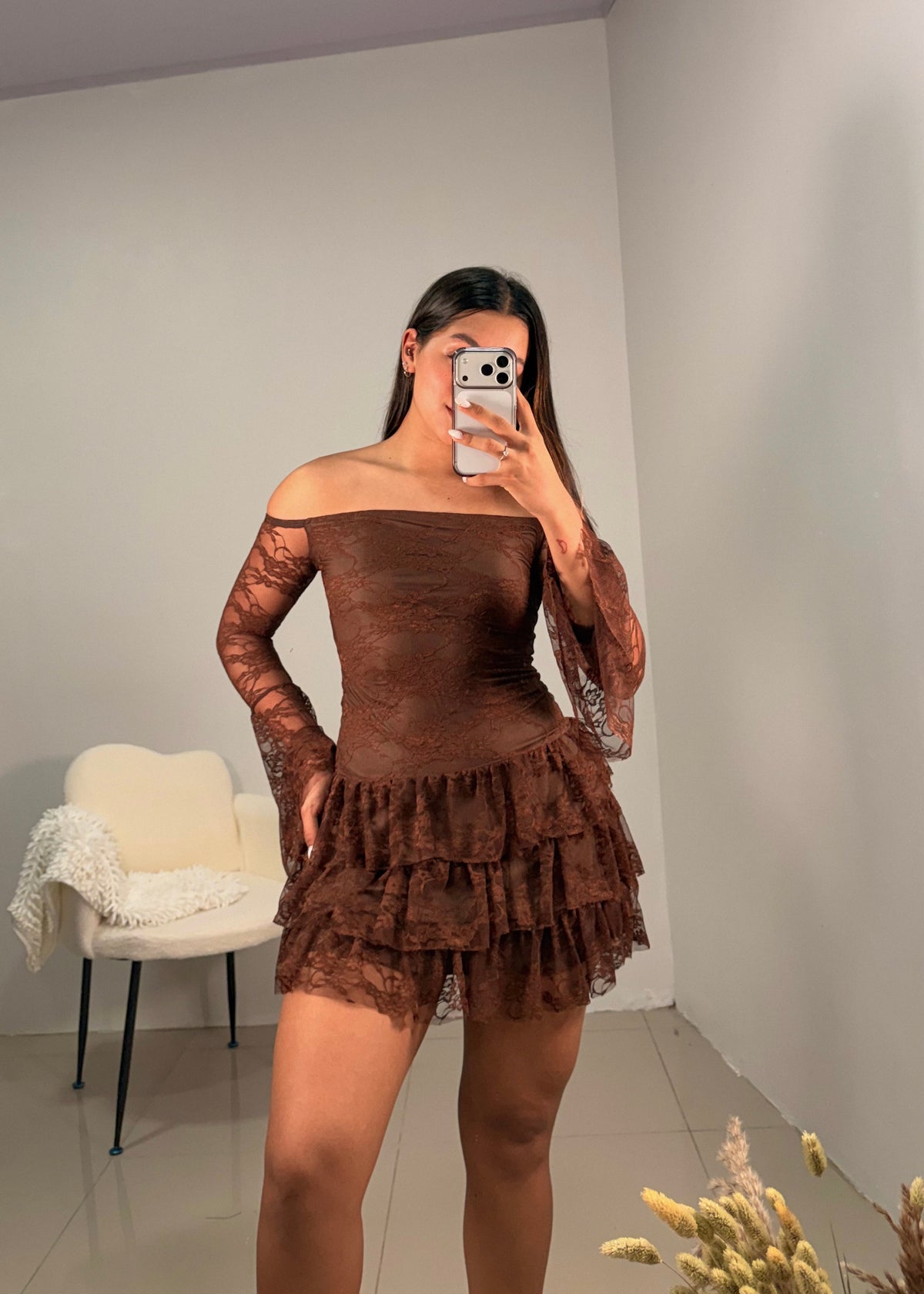 Vestido café de encaje