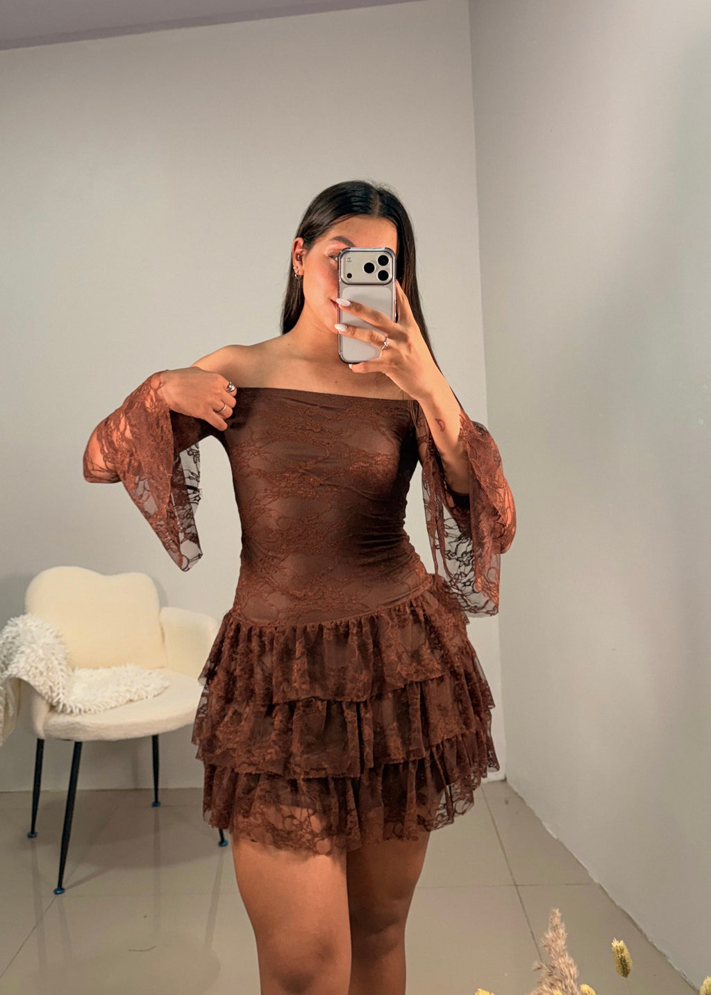 Vestido café de encaje