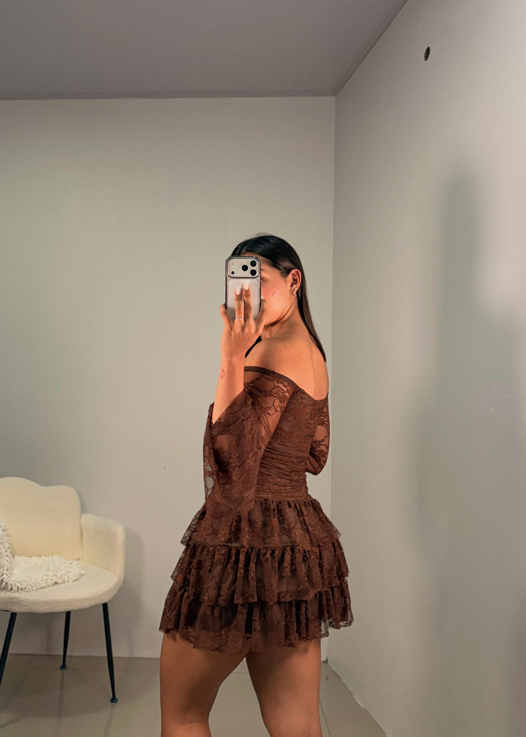 Vestido café de encaje
